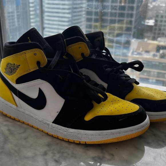 NIKE Air Jordan 1 Mid Yellow Toe Size 11 - Picture 1 of 3